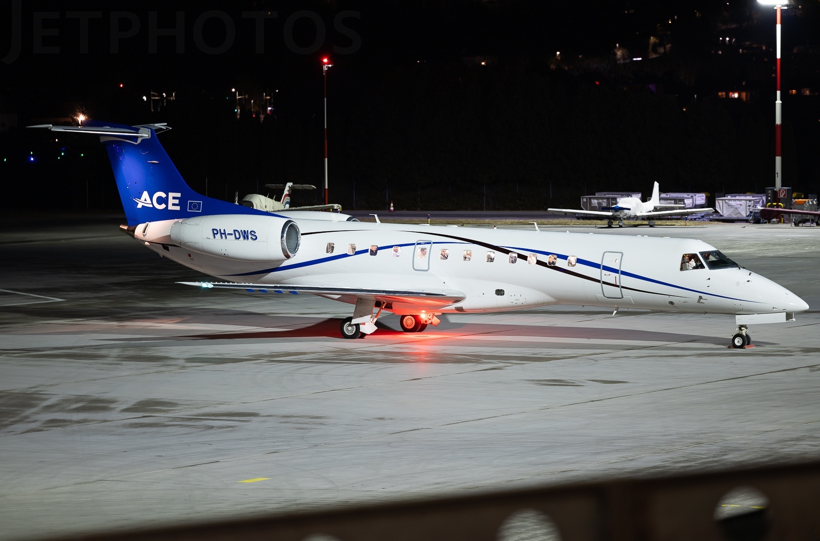 ERJ 135