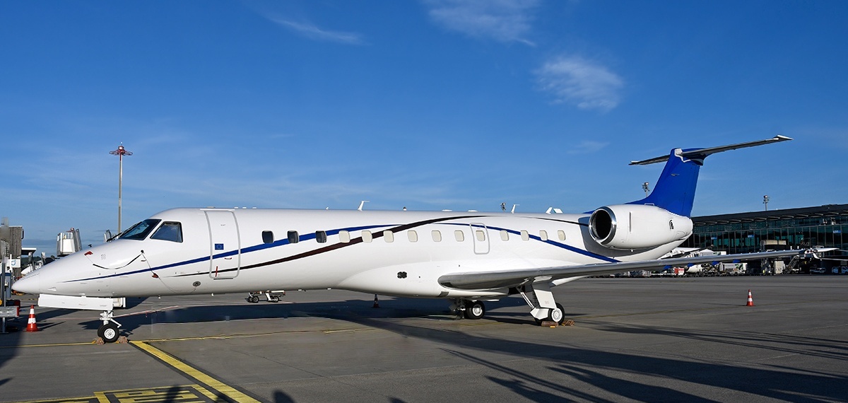 ERJ 135