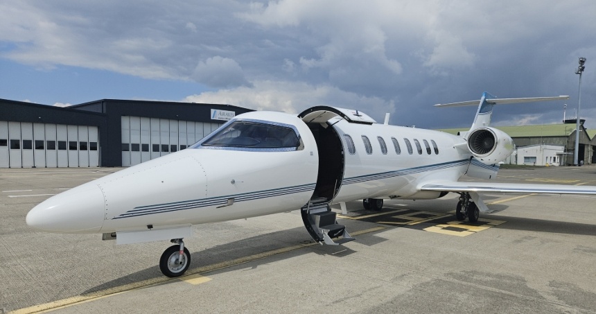 Learjet 75